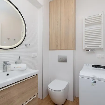 Blue Horizon Ii - 50 M Of The By Rentmonkey Apartman