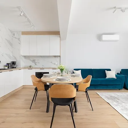 Blue Horizon Ii - 50 M Of The By Rentmonkey Apartman Rewal