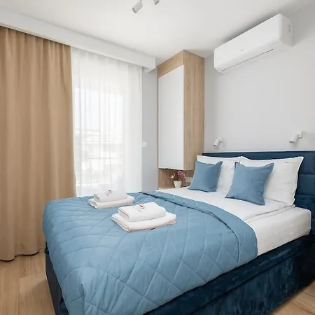Blue Horizon Ii - 50 M Of The By Rentmonkey Apartman
